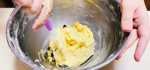 生地をこねているイメージ