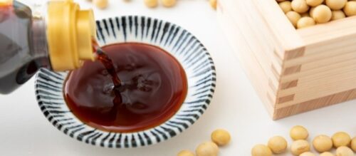 しょうゆは原材料が大豆、塩、小麦:グルテン含む調味料