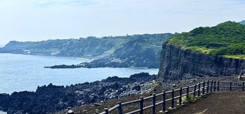 海の精が作られている伊豆大島の風景