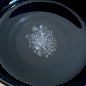水に溶かした結晶のまま